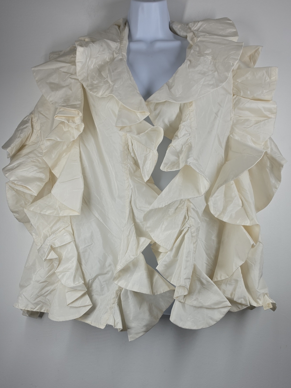 Wayne M Kleski Ivory Taffeta Ruffle Wrap Shawl Cape Vintage Statement